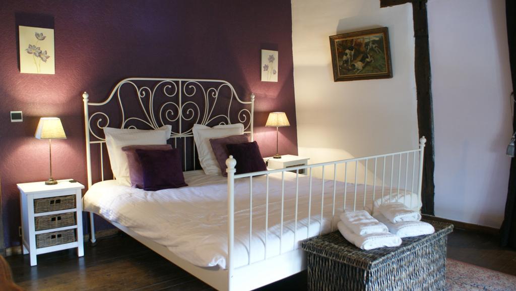 B&B Le Secret Du Bois Bourseigne-Vieille 객실 사진