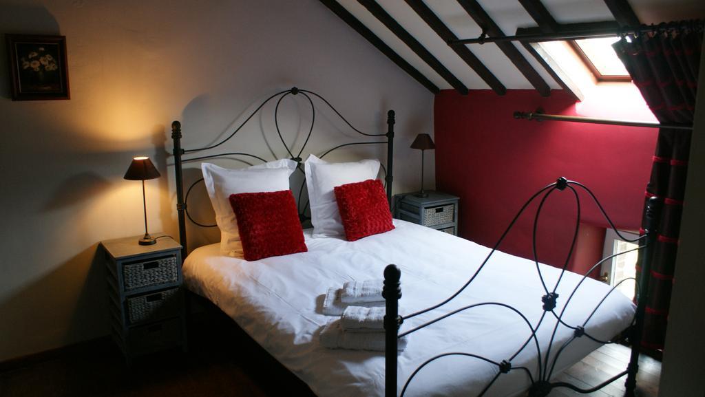 B&B Le Secret Du Bois Bourseigne-Vieille 외부 사진