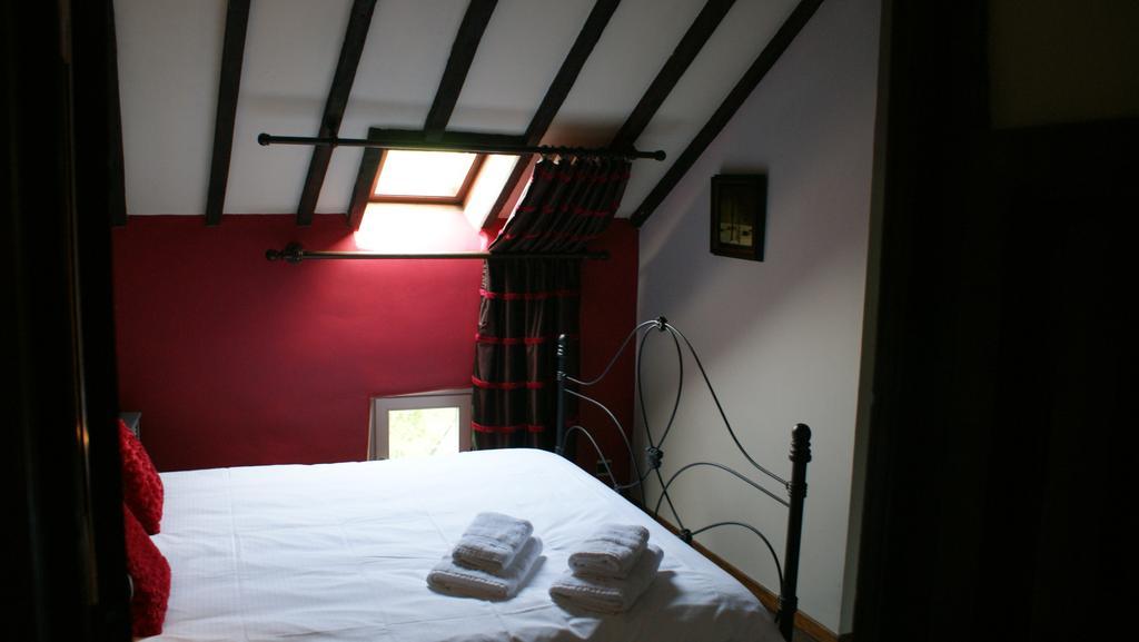 B&B Le Secret Du Bois Bourseigne-Vieille 객실 사진