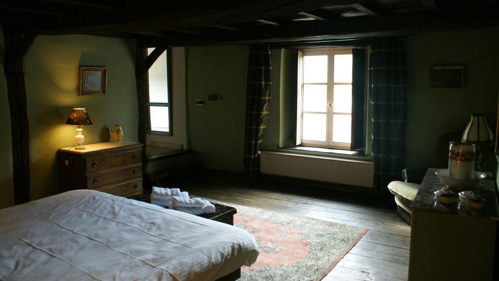 B&B Le Secret Du Bois Bourseigne-Vieille 객실 사진